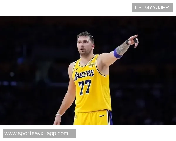 里夫斯点评东契奇扣篮表现称每次上篮都能轻松得分